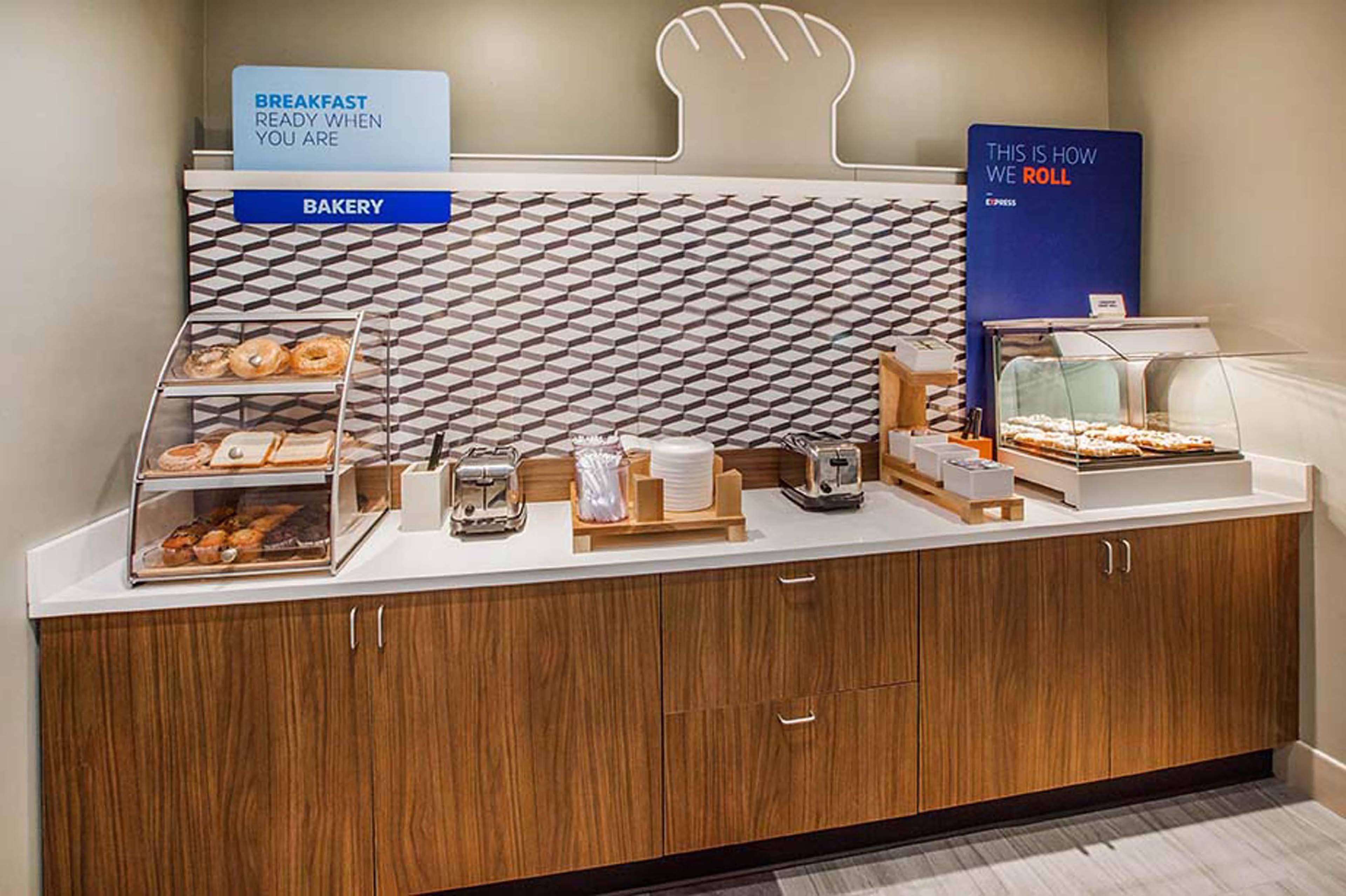Holiday Inn Express Jamestown By Ihg Екстер'єр фото