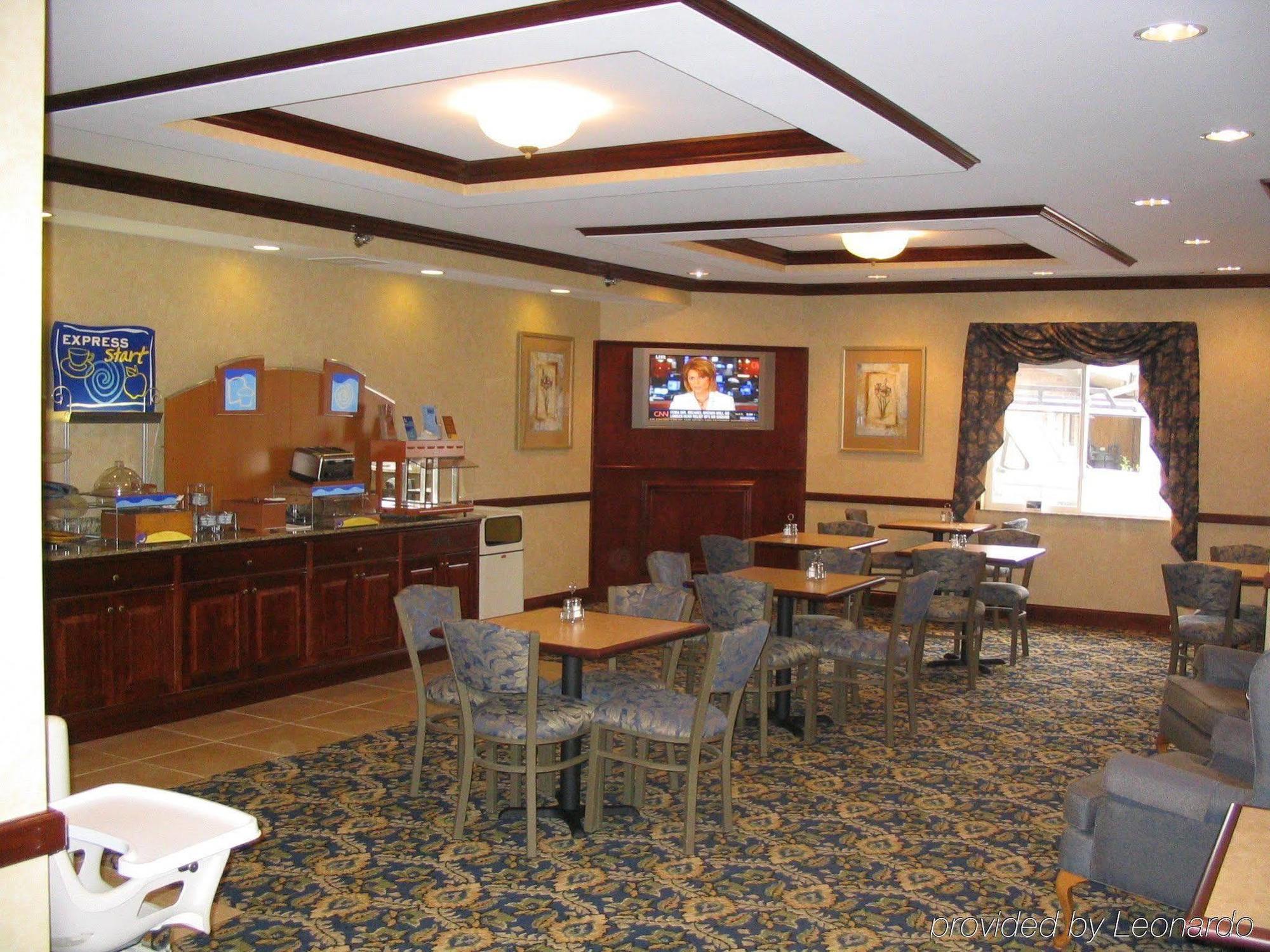 Holiday Inn Express Jamestown By Ihg Ресторан фото